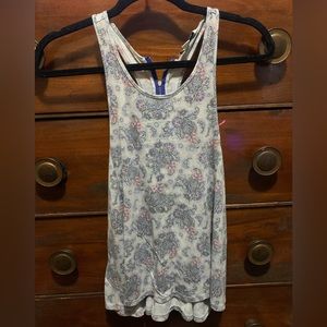 Grey tank with flower print, zíper on back